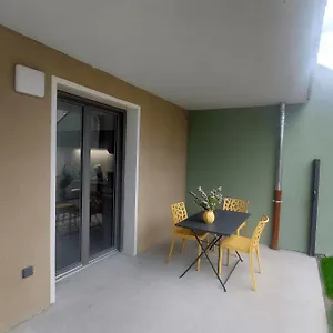 https://appartement-lo-du-lac.hotels-rhonealpes.com